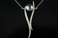 Mabe Black Pearl and Sterling silver pendant 